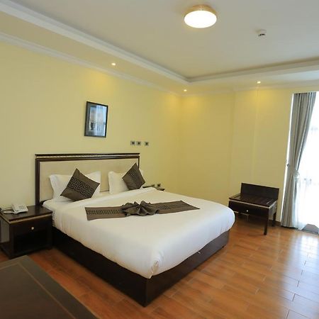 Yadonay Hotel Addis Abeba Esterno foto