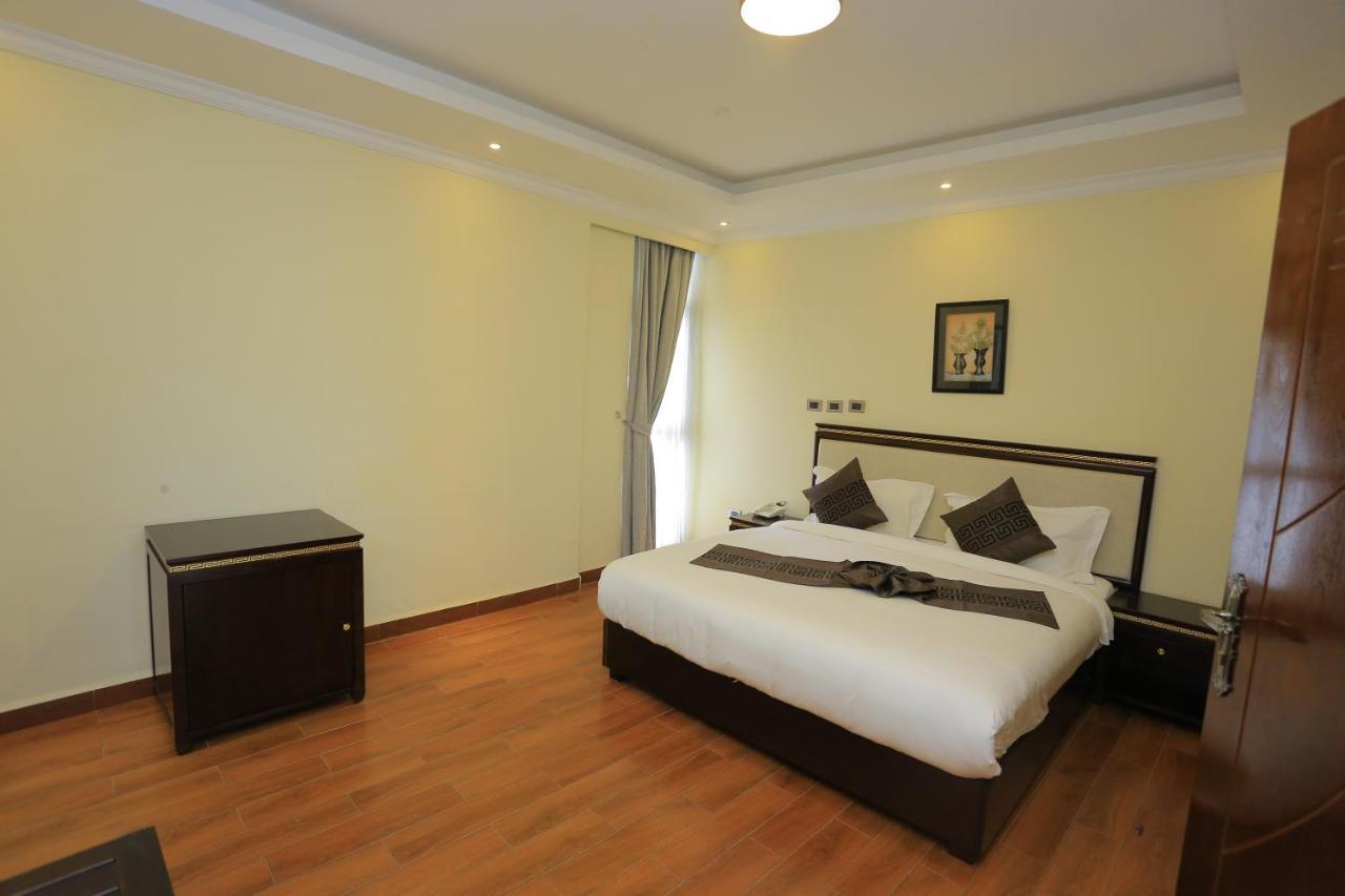 Yadonay Hotel Addis Abeba Esterno foto