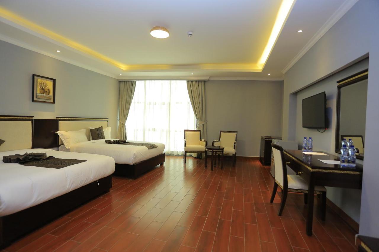 Yadonay Hotel Addis Abeba Esterno foto